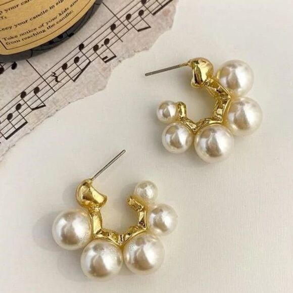 Pearl hoop  earrings  M47 - Picture 1 of 7